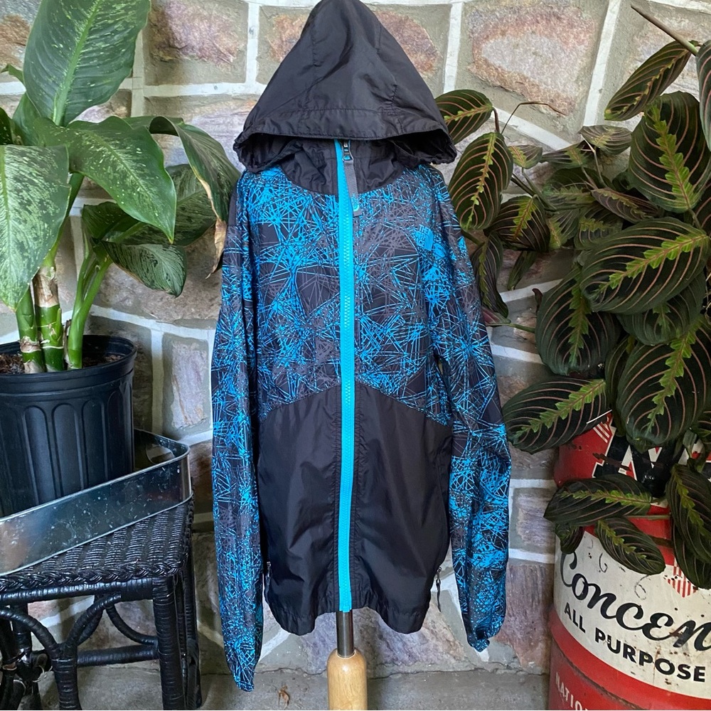 The north face boys, lightweight, windbreaker, size medium 10 12